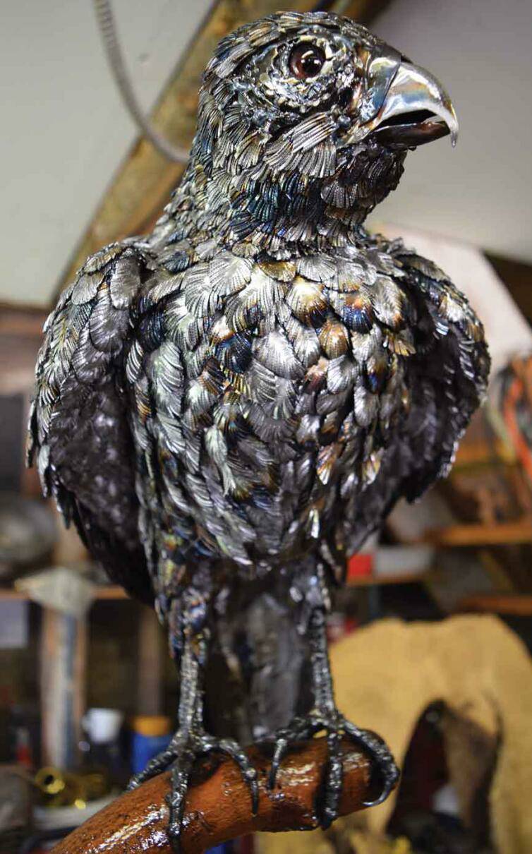 全球钣金新闻-金属制造狂：焊工制作动物的金属钣金-兰州冯岩国际物流有限公司