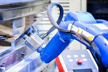 钣金行业资讯-采用机器人钣金折弯，钣金加工行业已经不再需要大批量的尺寸来使用机器人折弯机-兰州冯岩国际物流有限公司