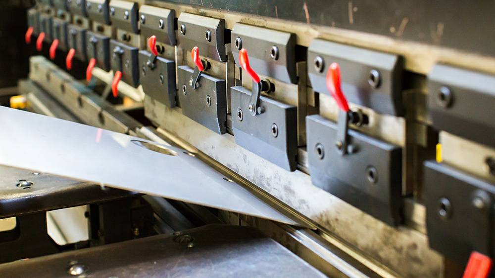 制作钣金加工项目都有哪些基础设备？-兰州冯岩国际物流有限公司