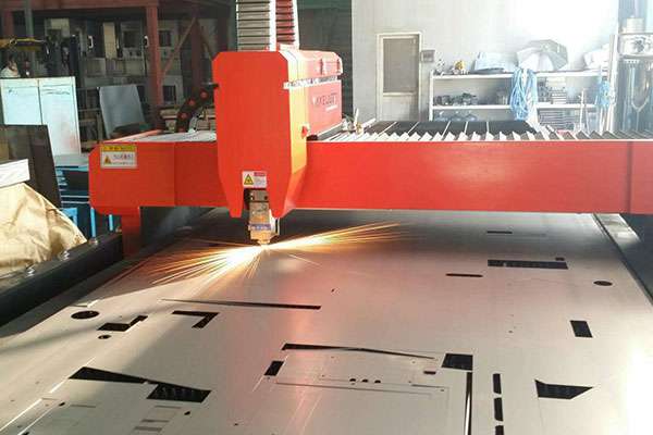 使用激光切割机精密度明显提升-兰州冯岩国际物流有限公司